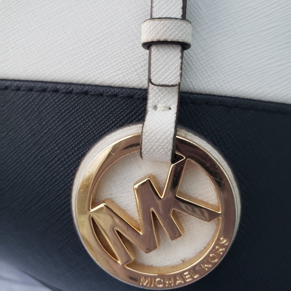 AUTHENTIC MICHAEL KORS TOTE - Picture 3 of 8